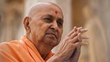  Swamishri bids 'Jai Swaminarayan' to devotees