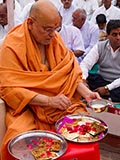  Pujya Ishwarcharan Swami performs pratishtha mahapuja