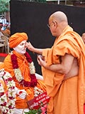  Pujya Ishwarcharan Swami performs pujan of murtis