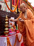  Pujya Ishwarcharan Swami performs pujan of kalashas