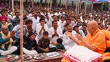 Swamishri blesses devotees who have gathered for darshan and participation in the murti pratishtha ceremony 