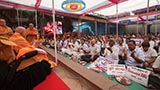  Swamishri performs murti-pratishtha arti