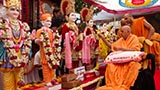  Swamishri performs pujan of the murtis