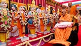  Swamishri performs pujan of the murtis