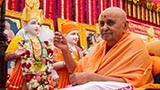 Swamishri blesses devotees