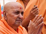  Swamishri bids 'Jai Swaminarayan' to sadhus
