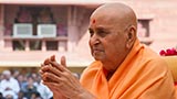  Swamishri bids 'Jai Swaminarayan' to sadhus