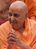  Swamishri bids 'Jai Swaminarayan' to devotees
