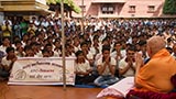  Devotees doing darshan of Swamishri