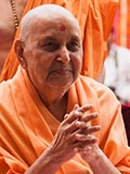  Swamishri bids 'Jai Swaminarayan' to devotees 