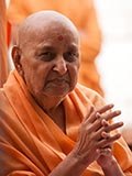  Swamishri bids 'Jai Swaminarayan' to devotees