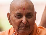  Swamishri bids 'Jai Swaminarayan' to devotees