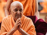  Swamishri bids 'Jai Swaminarayan' to devotees