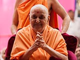  Swamishri bids 'Jai Swaminarayan' to devotees