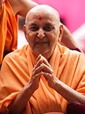  Swamishri bids 'Jai Swaminarayan' to devotees