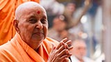  Swamishri bids 'Jai Swaminarayan' to devotees