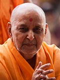  Swamishri bids 'Jai Swaminarayan' to devotees