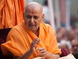  Swamishri blesses devotees