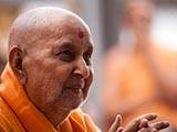  Swamishri bids 'Jai Swaminarayan' to devotees