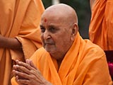  Swamishri bids 'Jai Swaminarayan' to devotees 