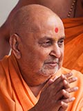  HH Pramukh Swami Maharaj bids 'Jai Swaminarayan' to devotees 