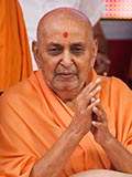  Swamishri bids 'Jai Swaminarayan' to devotees 
