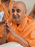  Swamishri bids 'Jai Swaminarayan' to devotees 