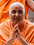  Swamishri bids 'Jai Swaminarayan' to devotees 