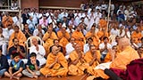  Devotees doing darshan of Swamishri