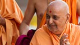  Swamishri bids 'Jai Swaminarayan' to devotees 