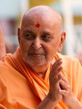  Swamishri bids 'Jai Swaminarayan' to devotees 