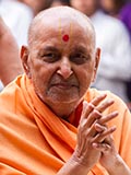  Swamishri bids 'Jai Swaminarayan' to devotees 