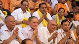  Devotees doing darshan of Swamishri