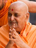  Swamishri bids 'Jai Swaminarayan' to devotees 
