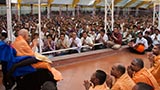 Devotees doing darshan of Swamishri