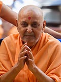  Swamishri bids 'Jai Swaminarayan' to devotees 