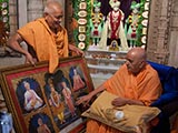  Swamishri performs pujan of murtis 