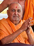  HH Pramukh Swami Maharaj bids 'Jai Swaminarayan' to devotees 