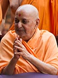  Swamishri bids 'Jai Swaminarayan' to devotees 