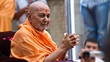  Swamishri bids 'Jai Swaminarayan' to devotees 