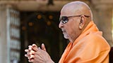  Swamishri bids 'Jai Swaminarayan' to devotees 