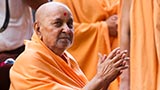  Swamishri bids 'Jai Swaminarayan' to devotees 