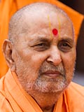  Swamishri bids 'Jai Swaminarayan' to devotees