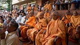  Senior sadhus doing darshan of Swamishri