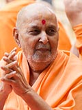  Swamishri bids 'Jai Swaminarayan' to devotees