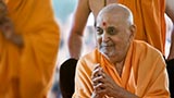  Swamishri bids 'Jai Swaminarayan' to devotees