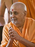  Swamishri bids 'Jai Swaminarayan' to devotees