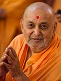  Swamishri bids 'Jai Swaminarayan' to devotees
