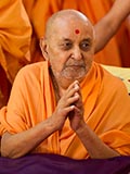  Swamishri bids 'Jai Swaminarayan' to devotees