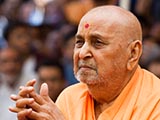  Swamishri bids 'Jai Swaminarayan' to devotees